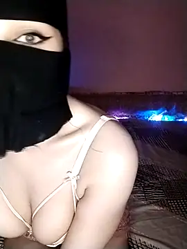 Qamarr online show from March 21, 6:07 pm