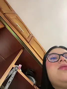 alissonfernandez  online show from March 18, 9:34 am