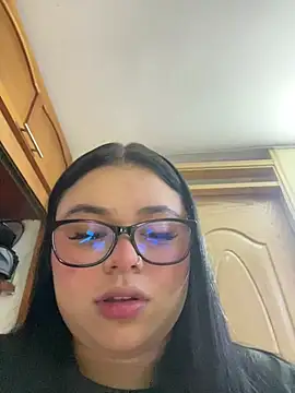 alissonfernandez  online show from April 2, 11:08 am