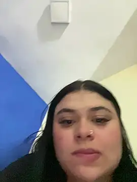 alissonfernandez  online show from April 3, 9:02 pm