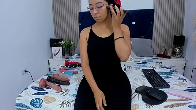 NAHOMI MILLER online show from February 20, 11:49 pm