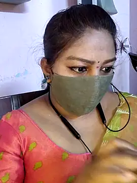 RomeoJuliet345 online show from April 18, 5:39 pm