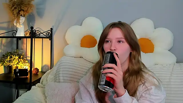 EvaStevs online show from February 3, 2:34 pm