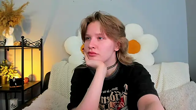 EvaStevs online show from February 15, 4:12 pm