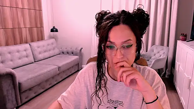 Amazingeyes88 online show from June 16, 11:35 am