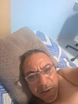 Snapshot of abdelhak33 chatting on March 12, 8:26 pm abdelhak33 online show from March 12, 8:26 pm