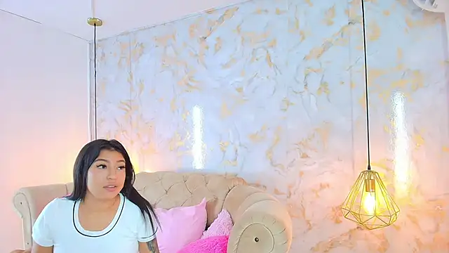 khloeblake online show from April 15, 6:20 am