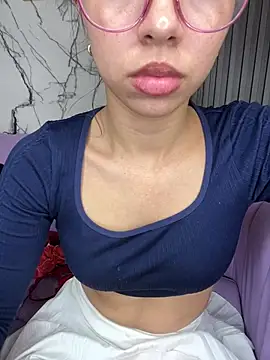 Aaliyah Salma online show from April 27, 7:12 pm
