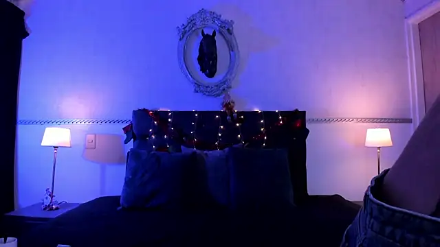 RomeroMoon online show from December 5, 1:06 pm