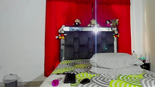 Snapshot of chloe_vasquez710 chatting on January 6, 7:35 pm chloe vasquez710 online show from January 6, 7:35 pm