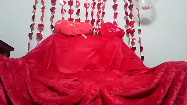 Snapshot of kisandgioni chatting on February 5, 10:33 pm kisandgioni online show from February 5, 10:33 pm