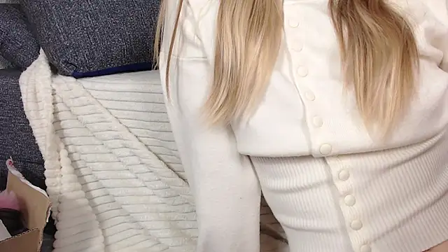 sofiaa here online show from April 7, 12:11 am