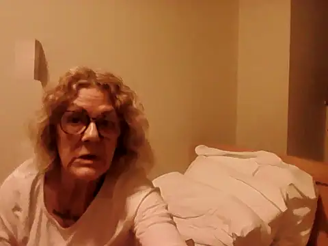 housewife shantie online show from March 5, 7:10 pm