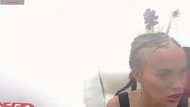 Snapshot of lulu_25_ chatting on December 16, 2:04 am lulu 25 online show from December 16, 2:04 am