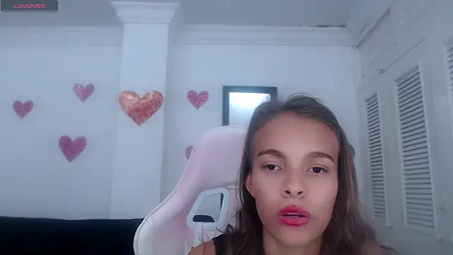 Snapshot of lulu_25_ chatting on December 28, 4:51 am lulu 25 online show from December 28, 4:51 am