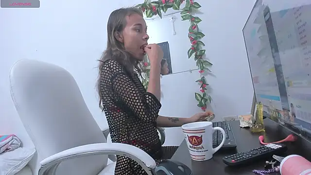 Snapshot of lulu_25_ chatting on December 31, 3:09 pm lulu 25 online show from December 31, 3:09 pm