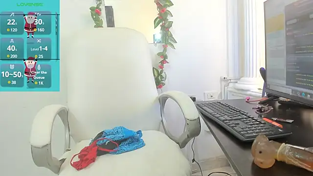 Snapshot of lulu_25_ chatting on January 3, 8:10 am lulu 25 online show from January 3, 8:10 am