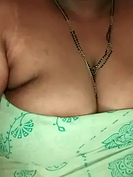 Snapshot of Sexy_Radhikaa chatting on June 22, 3:58 am Sexy Radhikaa online show from June 22, 3:58 am