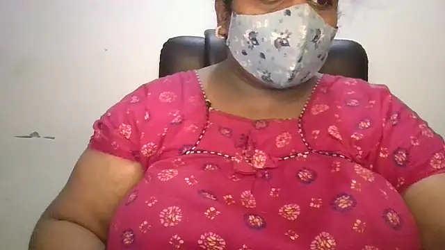 Snapshot of Sexy_Radhikaa chatting on July 21, 1:30 am Sexy Radhikaa online show from July 21, 1:30 am