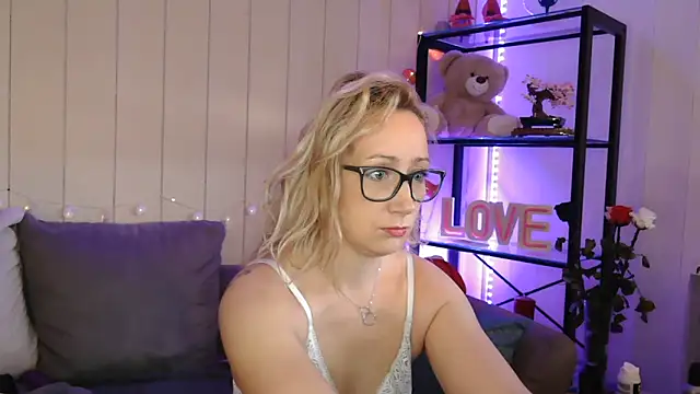 Lyscoquine online show from November 29, 1:03 pm