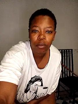 curvyloneah75 online show from October 18, 4:04 am