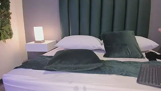 Julia Martinez  online show from March 20, 2:32 pm