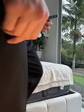 DimitriSullivan  online show from April 18, 8:53 pm