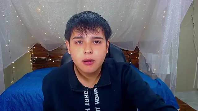 Snapshot of AndrewPherson chatting on February 21, 12:28 pm AndrewPherson online show from February 21, 12:28 pm