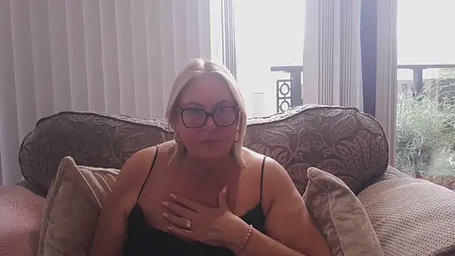MoistCurveyChanel online show from June 6, 3:06 pm