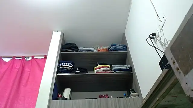 nicolle milf1978 online show from April 17, 10:35 pm