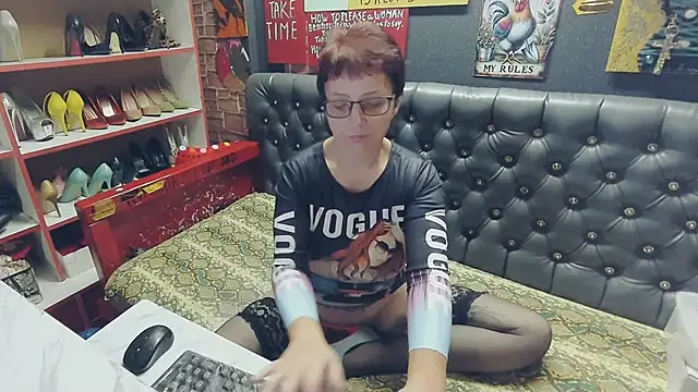 Snapshot of Lily4yourfun chatting on November 14, 6:45 am Lily4yourfun online show from November 14, 6:45 am