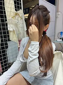 Snapshot of Selenaaaaa- chatting on April 25, 4:04 am Selenaaaaa- online show from April 25, 4:04 am