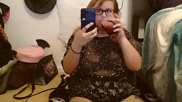 HoneyBear19 online show from October 17, 6:10 pm