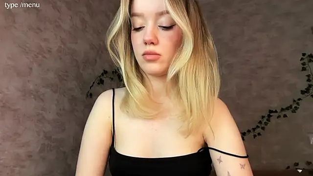 cutiemia0 online show from April 16, 6:03 am