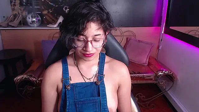 Lili Gomez  online show from October 7, 1:30 pm