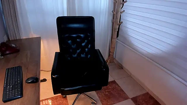 Pamela Johnsonn online show from February 18, 5:31 pm