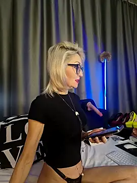 Snapshot of Milforja chatting on December 17, 6:36 pm Milforja online show from December 17, 6:36 pm