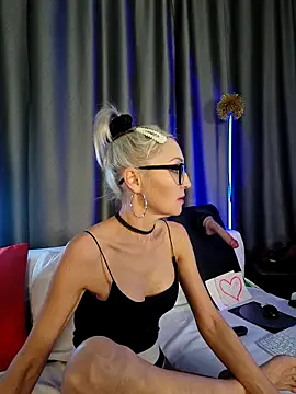 Snapshot of Milforja chatting on February 10, 2:32 pm Milforja online show from February 10, 2:32 pm