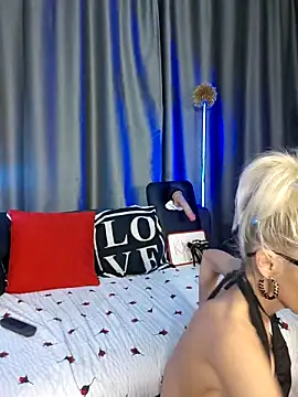 Snapshot of Milforja chatting on March 1, 4:25 am Milforja online show from March 1, 4:25 am