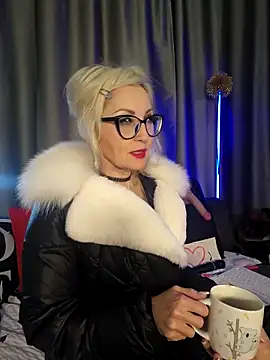 Snapshot of Milforja chatting on March 4, 7:03 am Milforja online show from March 4, 7:03 am