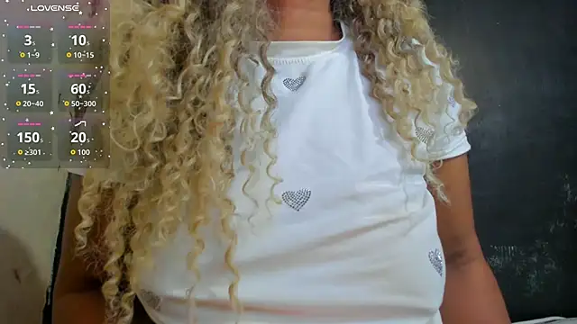 KamariaFyre online show from April 18, 5:33 am