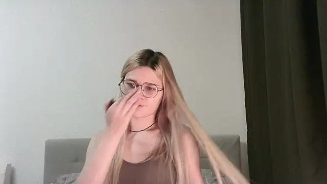 Snapshot of Steph_Cutey chatting on December 23, 2:50 pm Steph Cutey online show from December 23, 2:50 pm