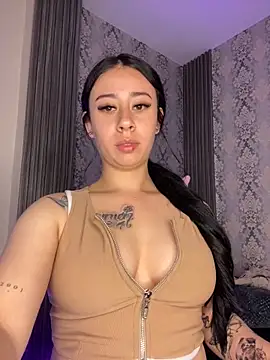 Snapshot of Zoee_t chatting on November 9, 3:38 am Zoee t online show from November 9, 3:38 am