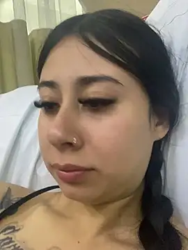 Snapshot of Zoee_t chatting on March 6, 3:25 am Zoee t online show from March 6, 3:25 am