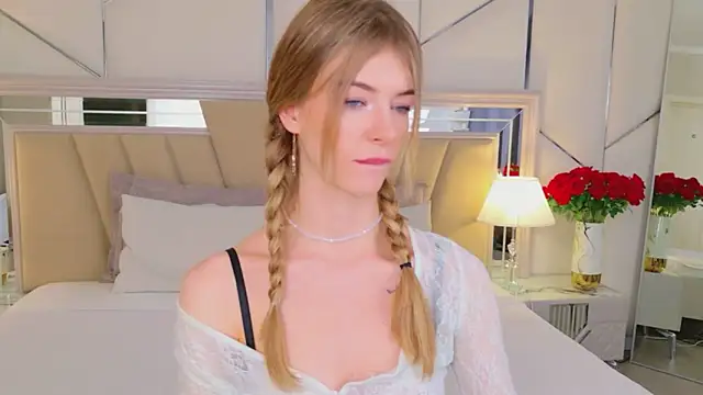 MeganMour online show from March 17, 5:05 pm