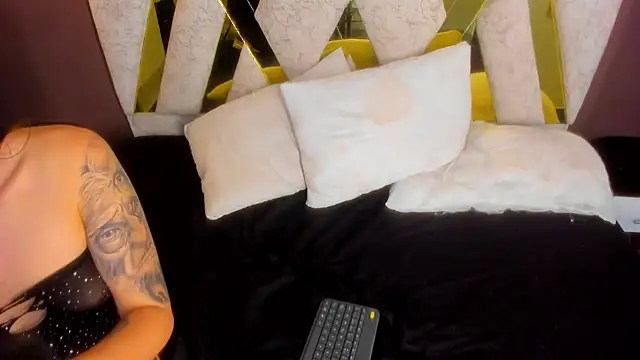 Amelia lorenz online show from December 24, 12:22 am