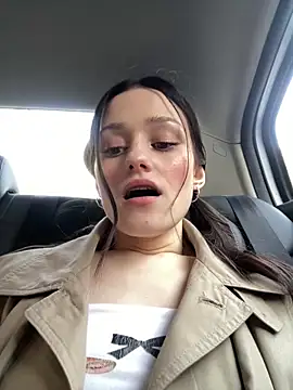 Mia Mia M online show from April 18, 4:00 pm