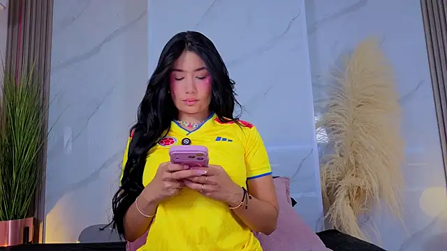 Chlooee   online show from June 21, 4:20 pm