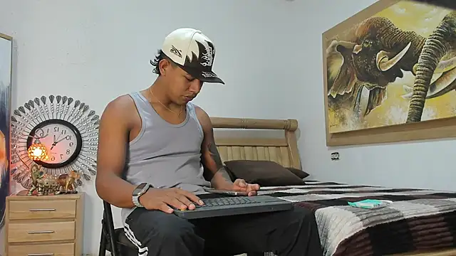 mr stiven  online show from April 17, 2:58 am