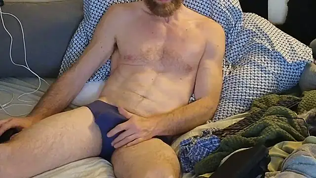 Snapshot of Twowellshapedheads chatting on December 15, 6:28 am Twowellshapedheads online show from December 15, 6:28 am